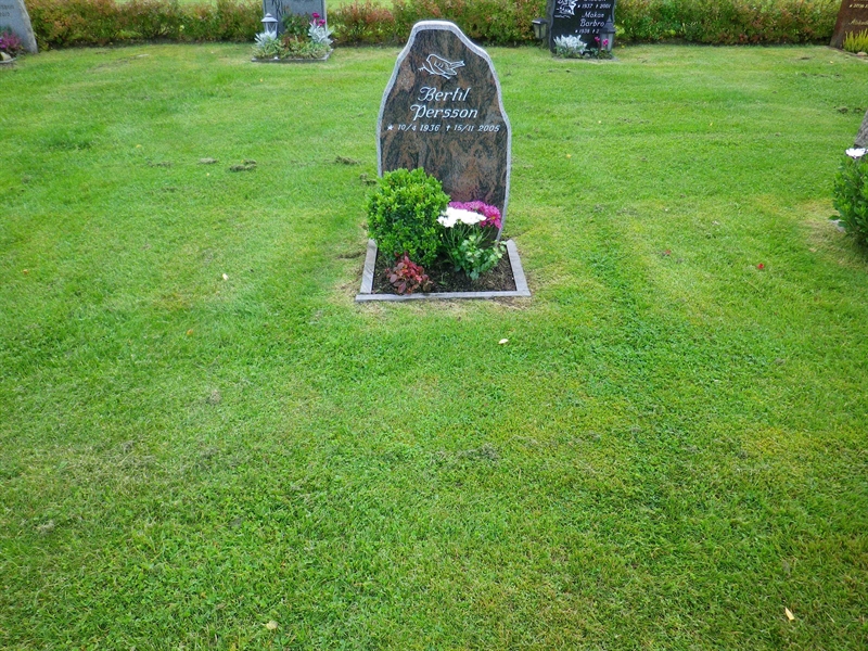 Grave number: OS ÖK   389, 390