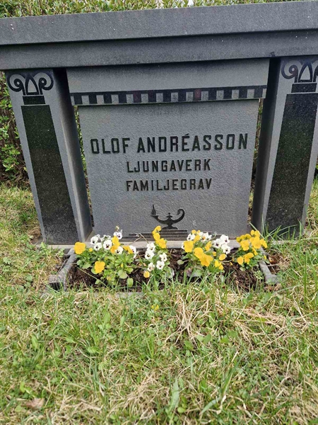 Grave number: 501 09 1332-1334