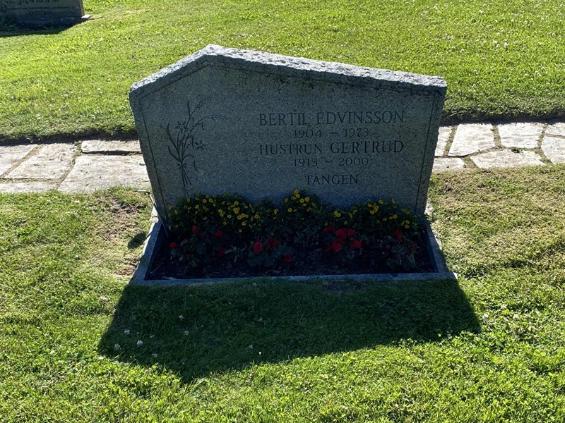 Grave number: 8 2 07   109-110
