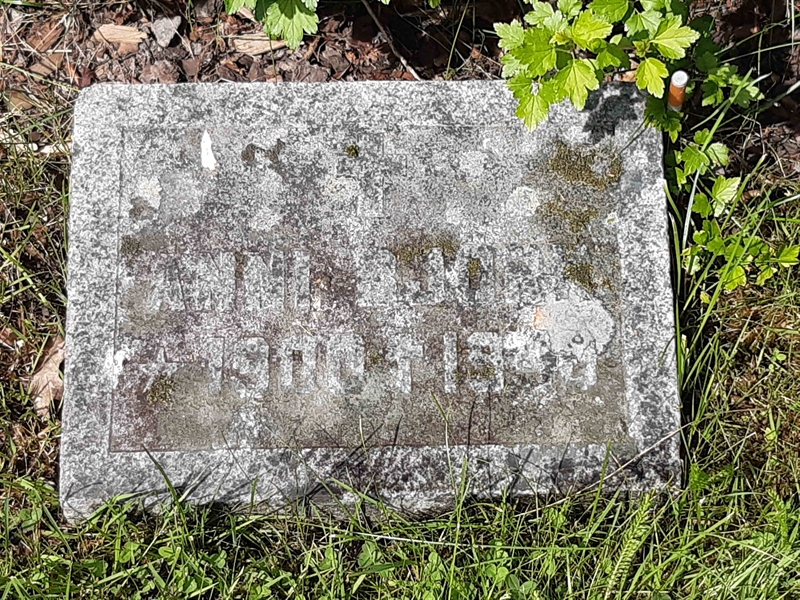 Grave number: NO 23   443