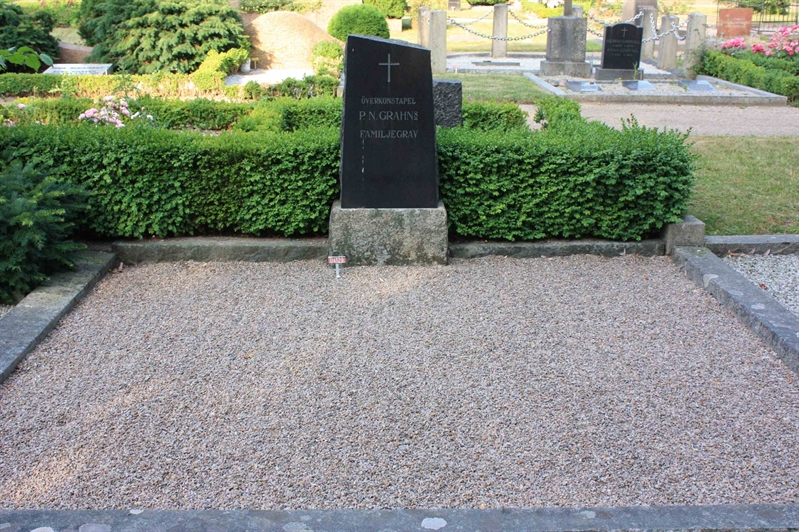 Grave number: Ö 04y    51, 52