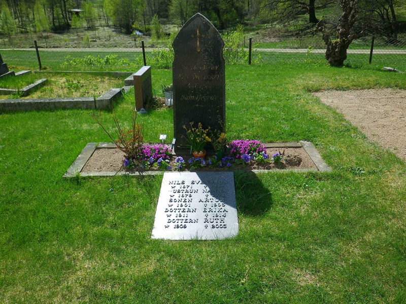 Grave number: VI J     4, 5
