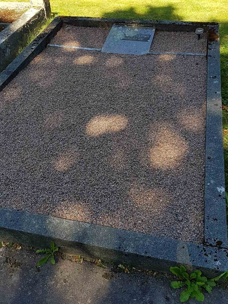 Grave number: 01  1823