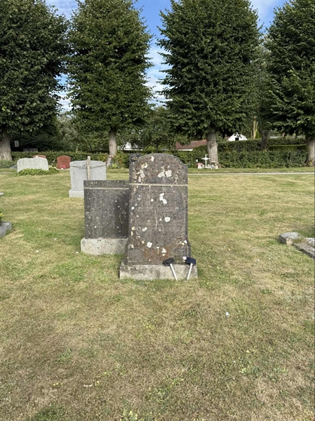 Grave number: ON C   410, 411
