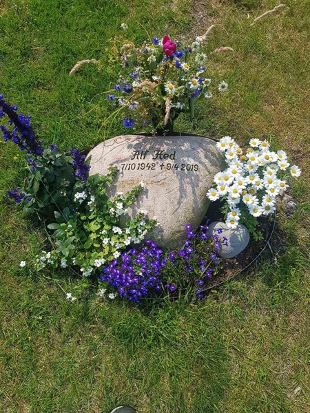 Grave number: 01  1990