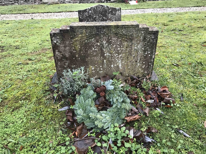 Grave number: L A    56