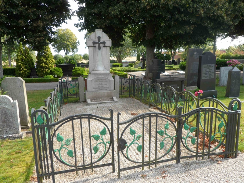 Grave number: SK E    22, 23, 24, 25