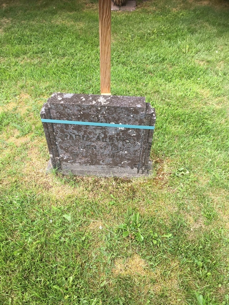 Grave number: 2 F   324