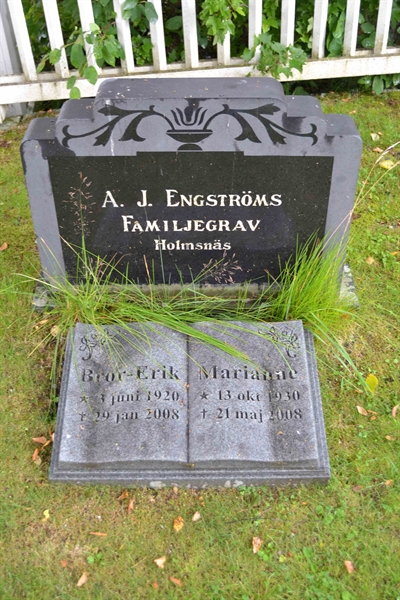 Grave number: 11 1   317-318
