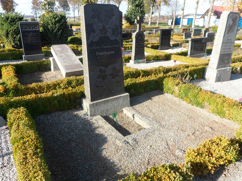 Grave number: ÖT GVK2  18:1, 18:2, 18:3