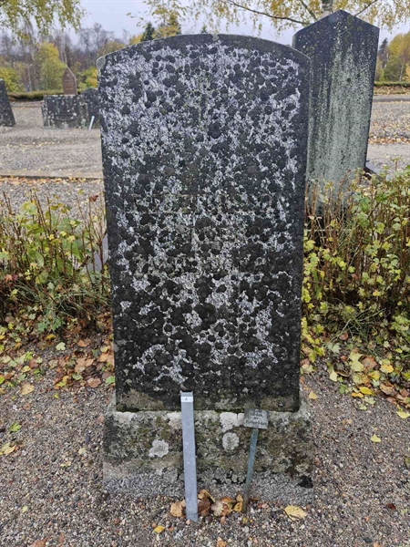 Grave number: AK A   593-595