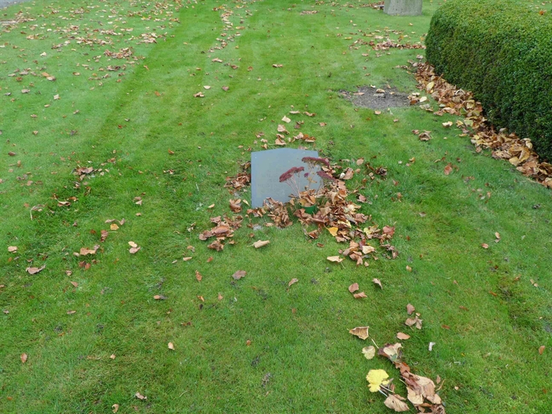 Grave number: 2 01   326