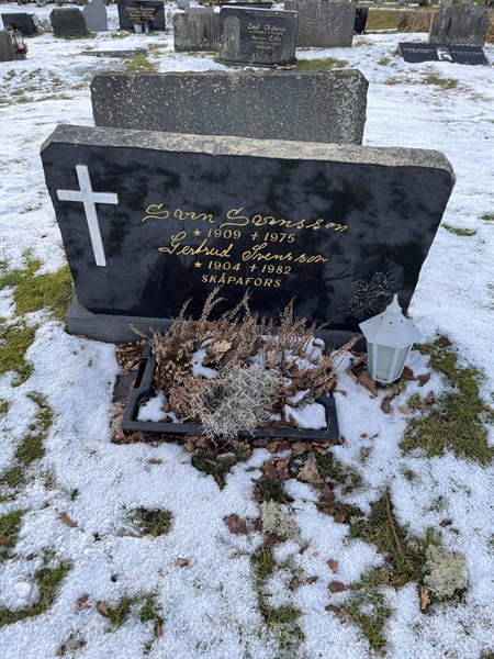 Grave number: Lax mell Kv4 128+129