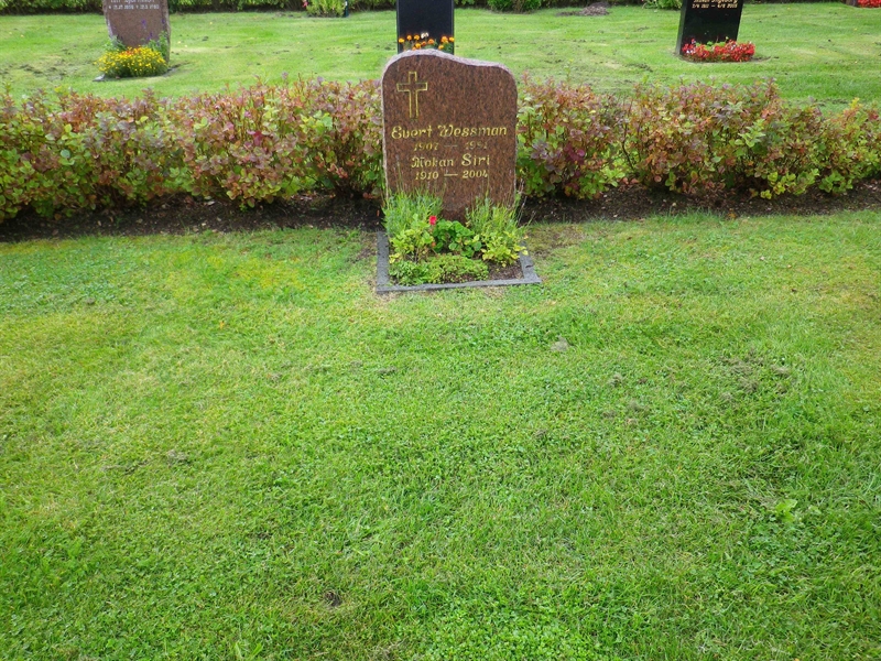 Grave number: OS ÖK   323, 324