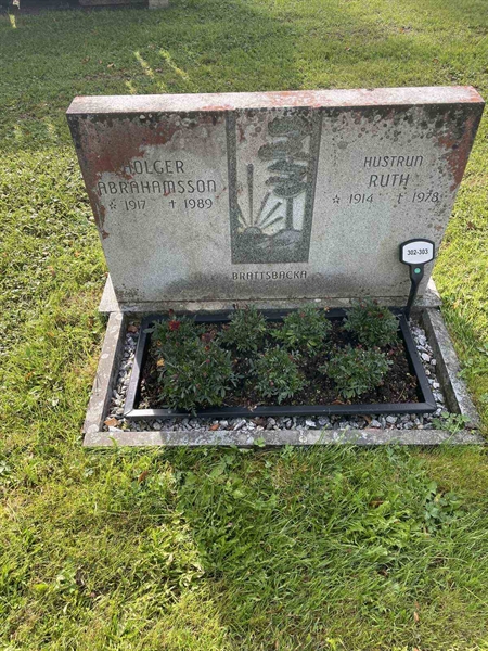 Grave number: 4   302-303