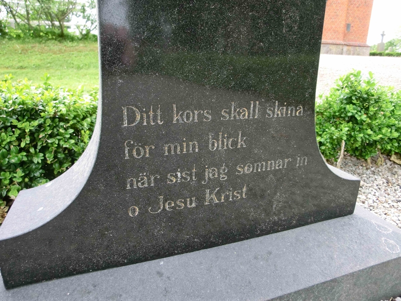 Grave number: KÄ E 130-133