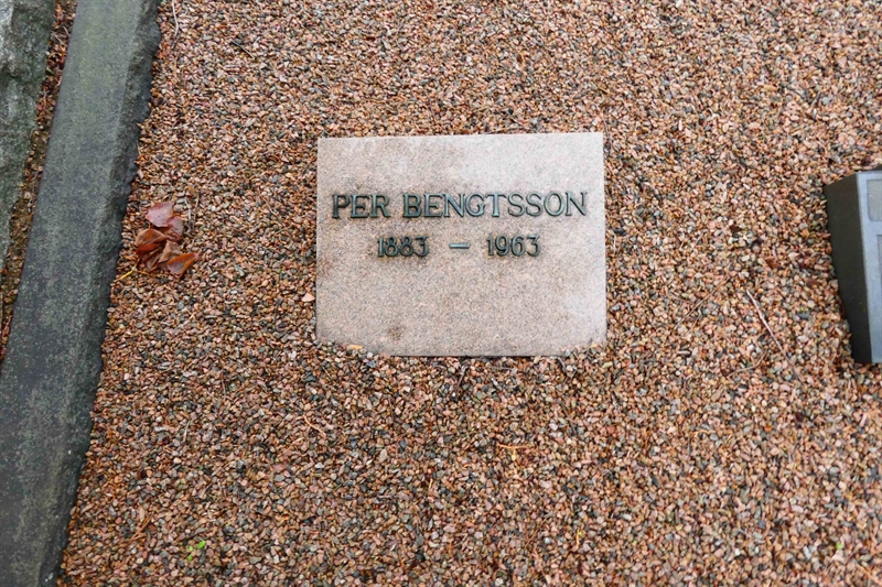 Grave number: TÖ 5   292