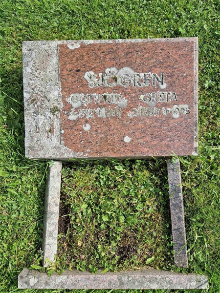 Grave number: 451 12 104-105