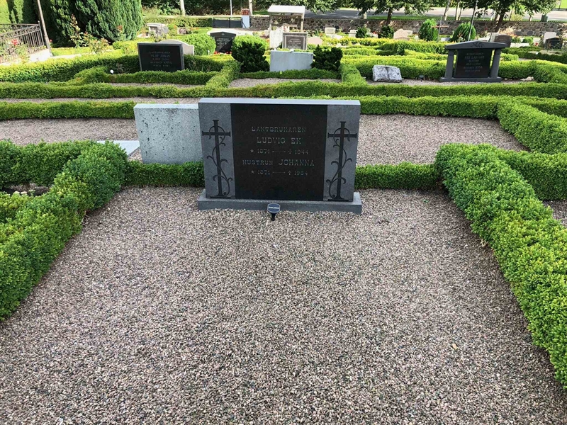 Grave number: Kå 13    11, 12