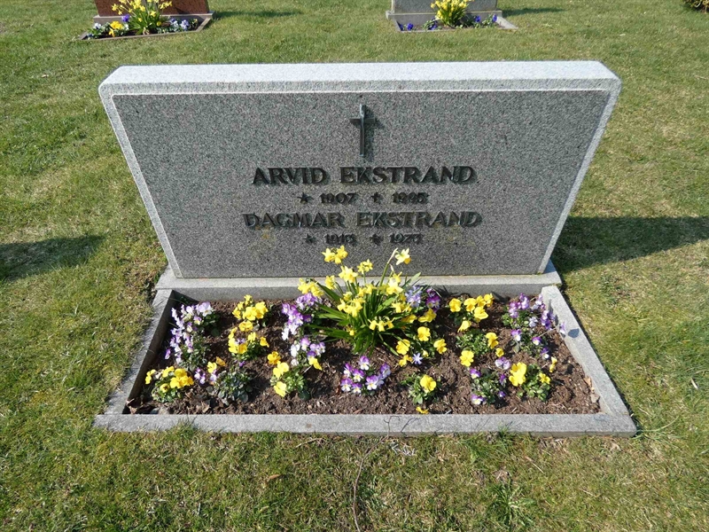 Grave number: EL 2   388