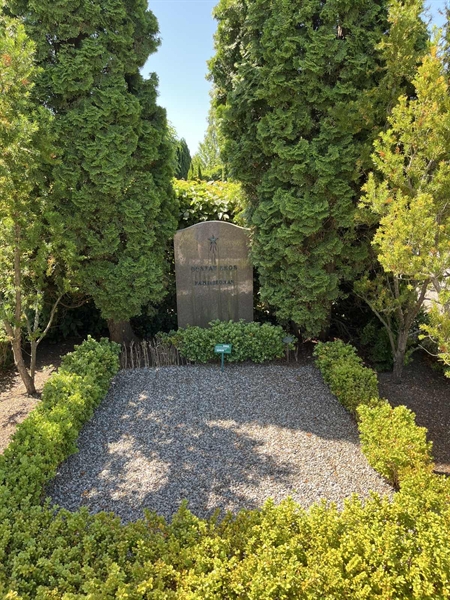 Grave number: NK G   104