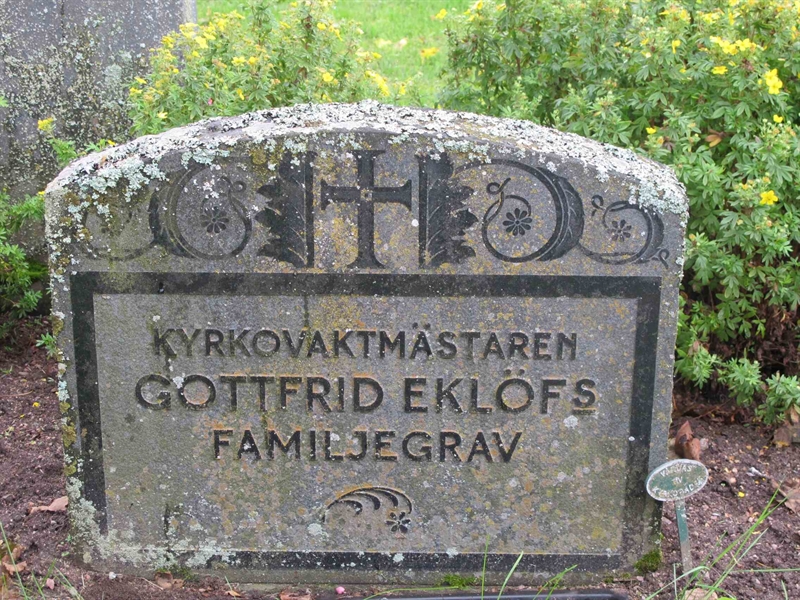 Grave number: KÄÖ A   421, 422