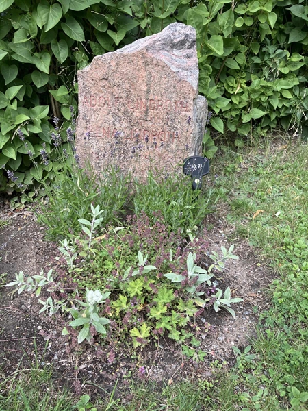Grave number: 1 10    71