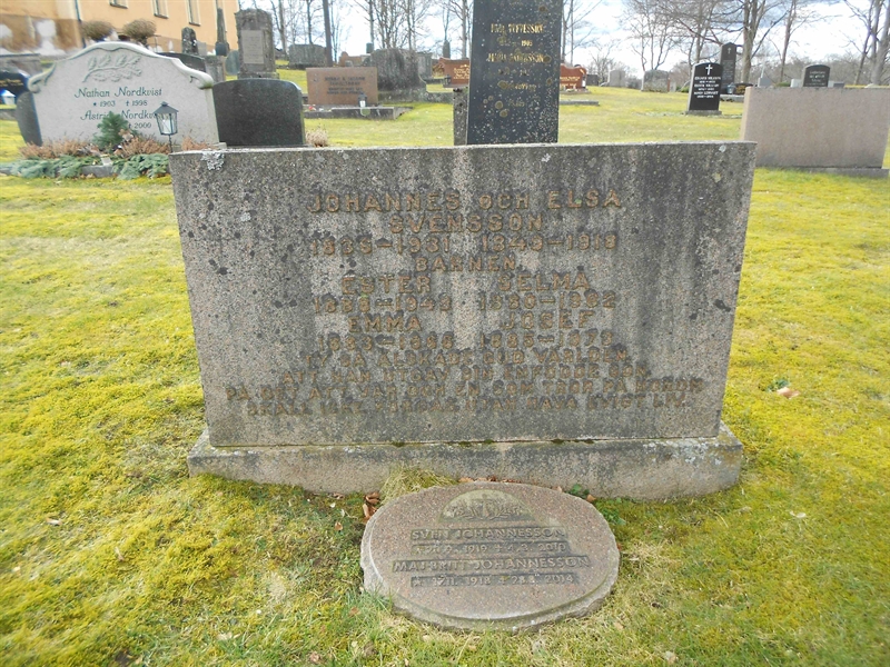 Grave number: NÅ G4   135, 136, 137, 138, 139