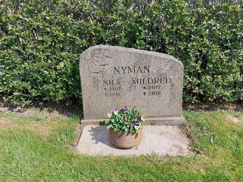 Grave number: HÖ 9   38, 39