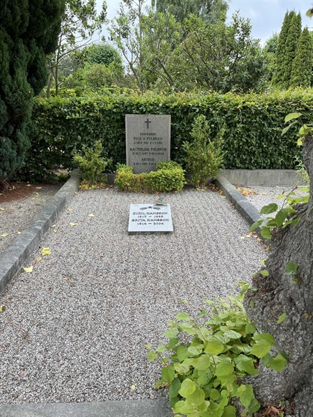 Grave number: NK I     5