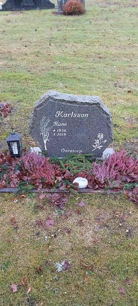 Gravnummer: 3 Nya E    34-36