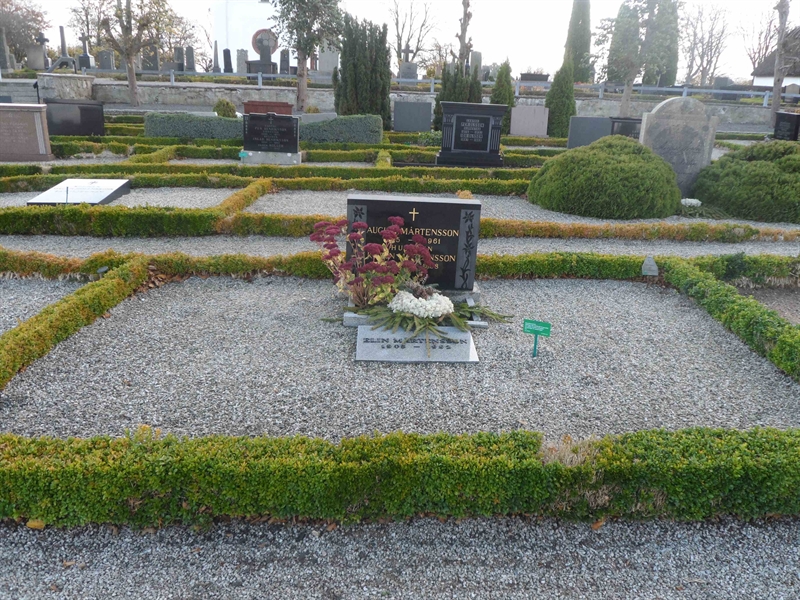 Grave number: ÖTN NMK2    63, 64, 65