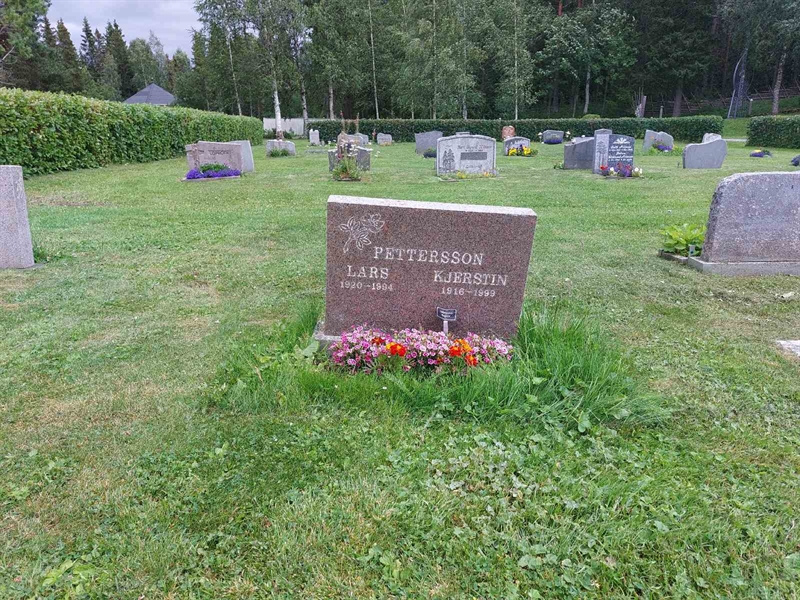 Grave number: FÖ 7    61, 62