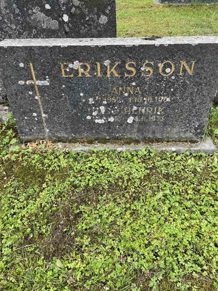 Gravnummer: N 4 4   517,  518b