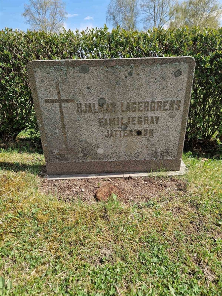 Grave number: 501 09 1293-1295