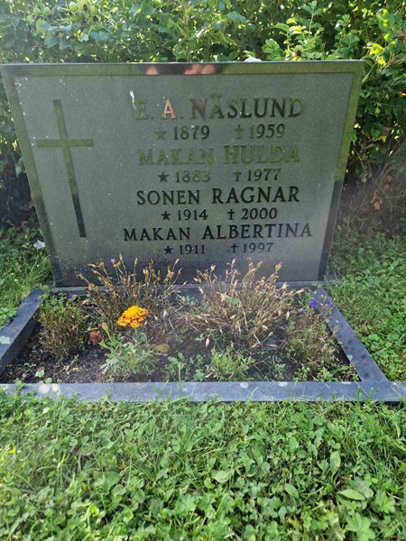 Grave number: 451 18 84