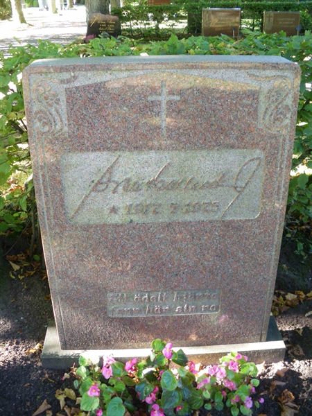 Grave number: SB 32    17