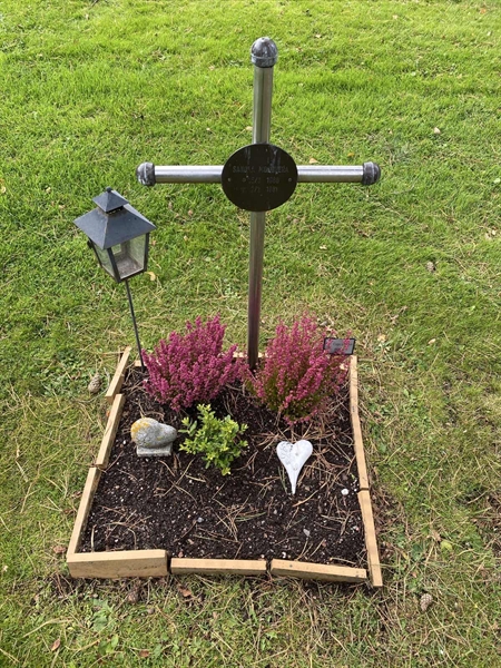 Grave number: 2 C   888