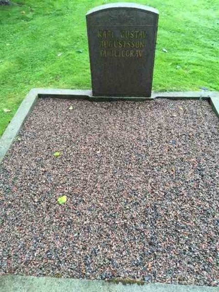 Grave number: TÖ 6   379