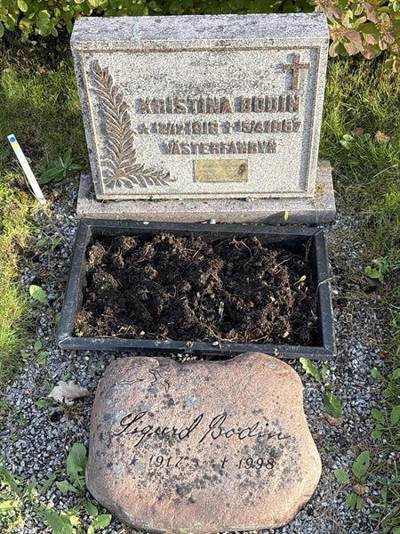 Grave number: 4 N ND   340