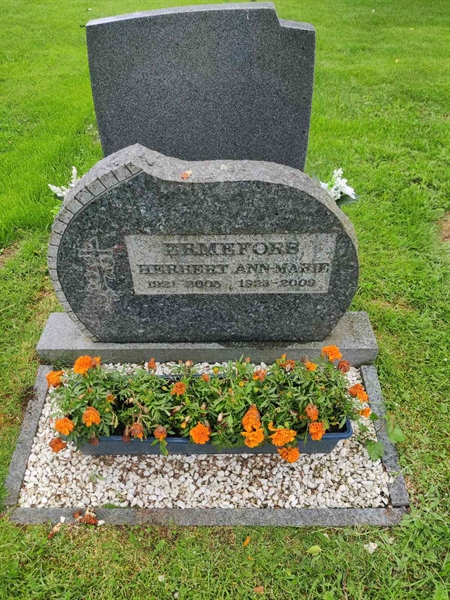 Grave number: VK K   335, 336