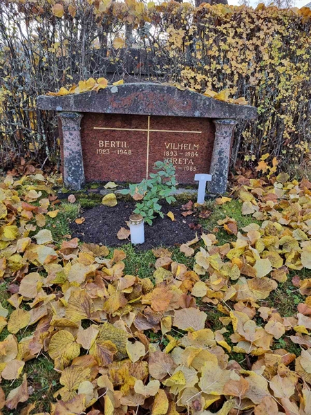 Grave number: 1 12   36