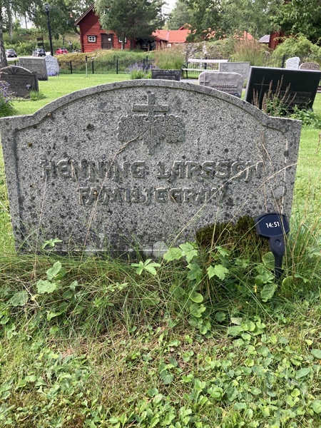 Grave number: 1 14    51