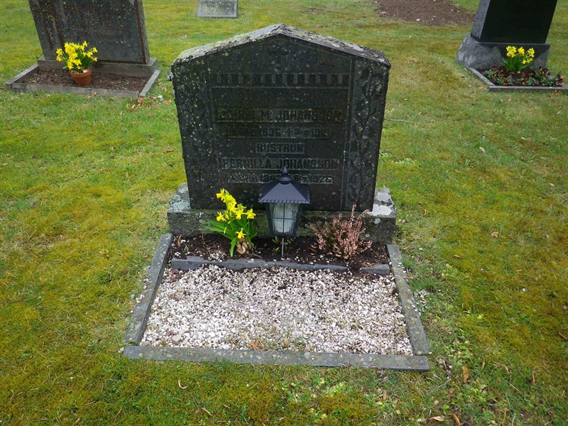 Grave number: LO E    73, 74