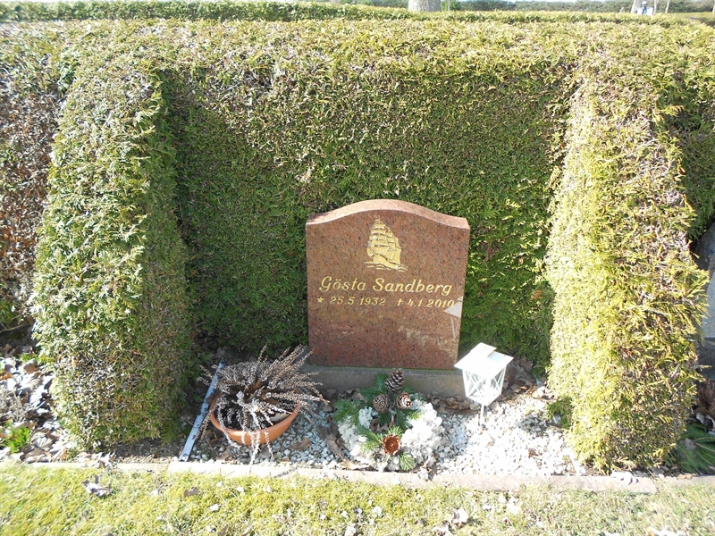 Grave number: V 33   184b