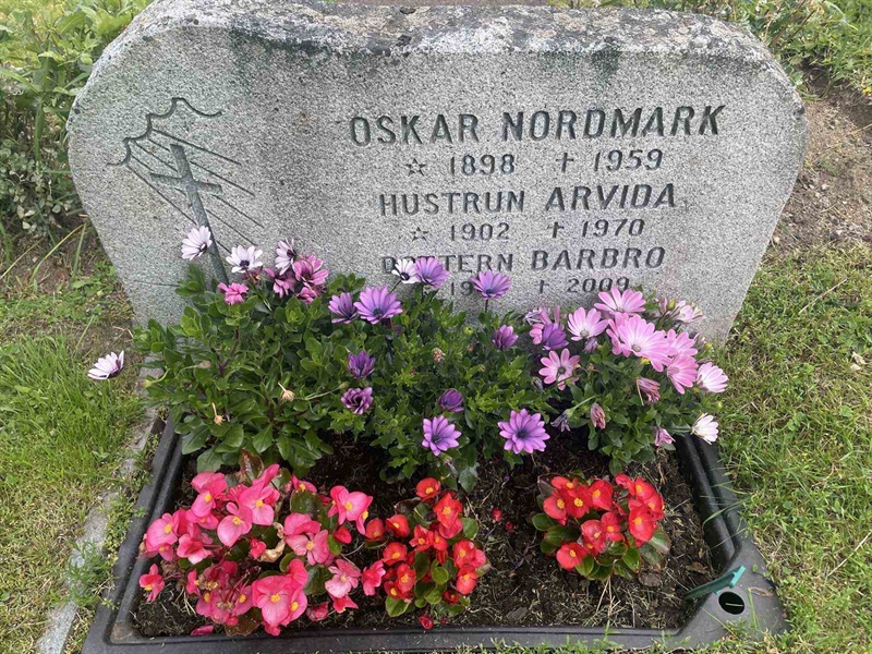 Grave number: 001 1   350