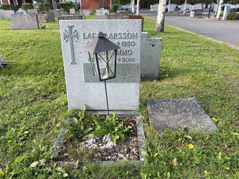 Grave number: 2 08 215