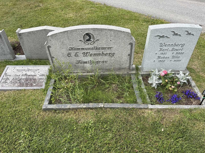 Grave number: 003 A   152
