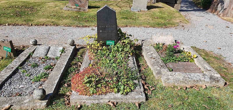 Grave number: SG 02    22