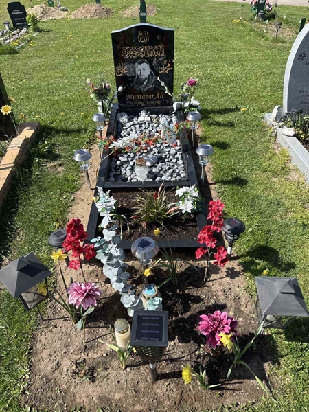 Grave number: R 05M 265